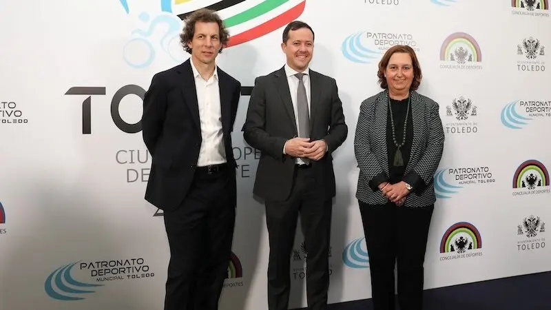 El concejal de Deportes de Toledo, Rubén Lozano, el alcalde de Toledo, Carlos Velázquez y la presidenta de la Diputación de Toledo, Conchi Cedillo