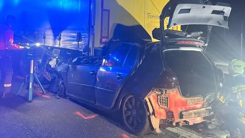 Muere el conductor de un turismo tras colisionar contra un camión en la A-68