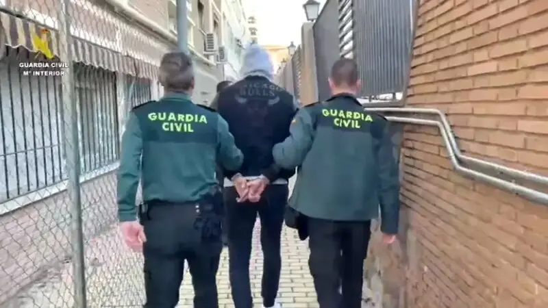 En prisión un "peligroso" delincuente que agredió y robó su vehículo a un taxista en Toledo