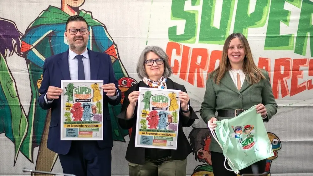 La consejera de Desarrollo Sostenible, Mercedes Gómez, y el consejero de Educación, Cultura y Deportes, Amador Pastor, han presentado la nueva edición del concurso de educación ambiental ‘Supercirculares 2025’