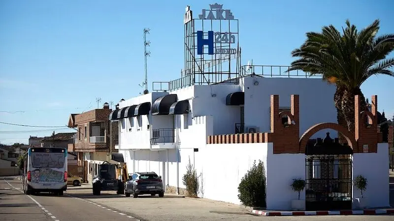 El alcalde de Gamonal (Toledo) estudia recurrir la reapertura del 'prostíbulo' hotel Jake - Fotografía: Archivo/EFE/Manu Reino