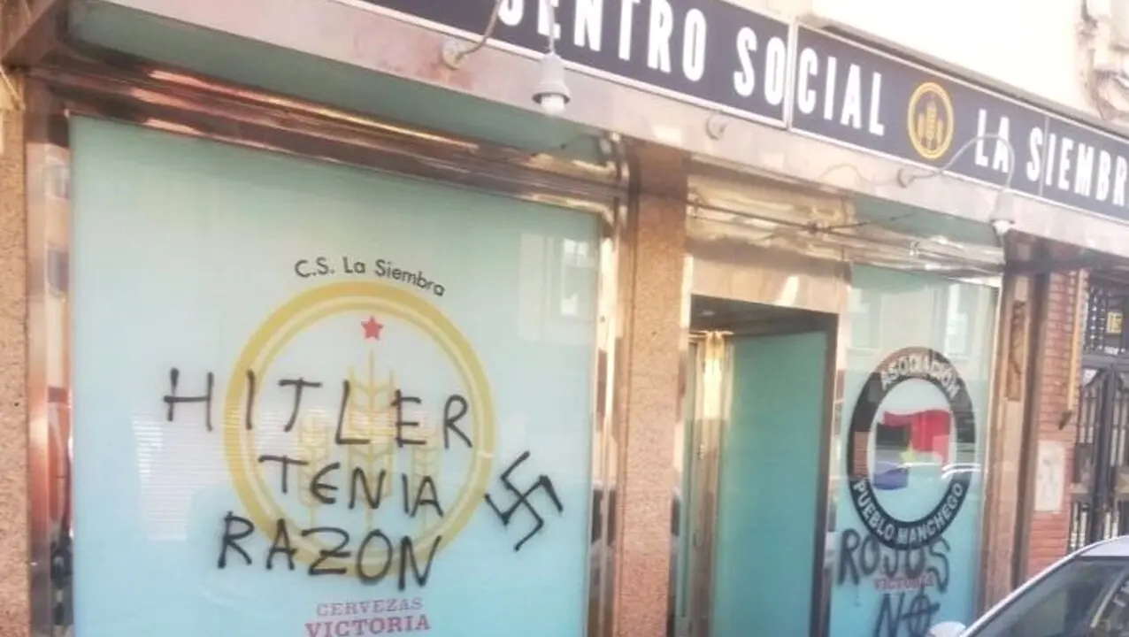 Vandalizan un centro social en Ciudad Real con pintadas de apología al nazismo