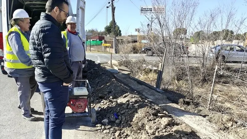 El Ayuntamiento de Albacete instala nuevos puntos de luz en la carretera de Jaén