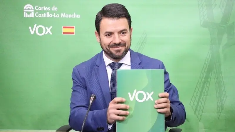 El portavoz de Vox en las Cortes de Castilla-La Mancha, Iván Sánchez, en rueda de prensa que ha ofrecido en el Parlamento regional