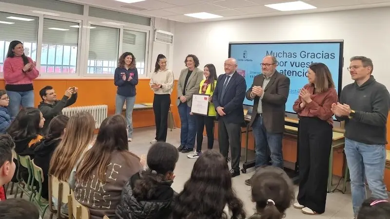El Servicio 1-1-2 de Castilla-La Mancha visita el colegio ganador del concurso de dibujo escolar en el municipio de Quintanar del Rey (Cuenca)