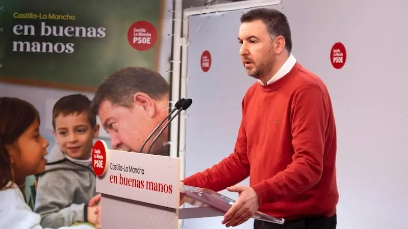 El diputado regional del PSOE en las Cortes de Castilla-La Mancha, Antonio Sánchez Requena, durante la rueda de prensa que ha ofrecido