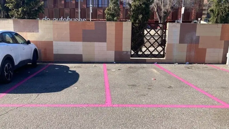 Imagen de la zona magenta que entrará en vigor en el aparcamiento disuasorio de Safont de Toledo - Fotografía: Cadena SER/Juan Vicente Muñoz Lacuna