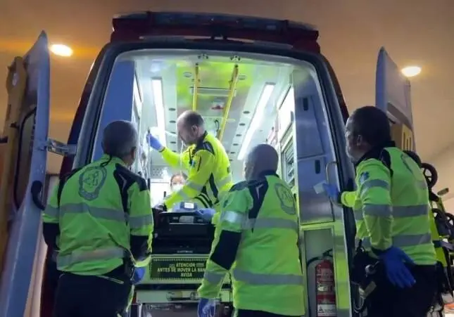 ambulancia. sanitarios, emergencias, 