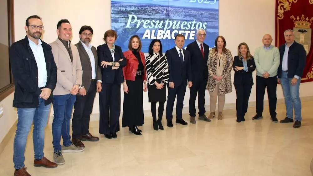 El alcalde de Albaete, Manuel Serrano, ha presentado acompañado de su equipo de Gobierno el anteproyecto de Presupuestos para 2025