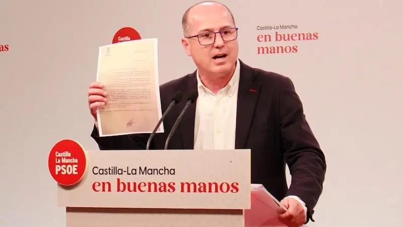 El diputado nacional del PSOE por Guadalajara, Alberto Rojo, durante la rueda de prensa que ha ofrecido en la sede de los socialistas en Toledo