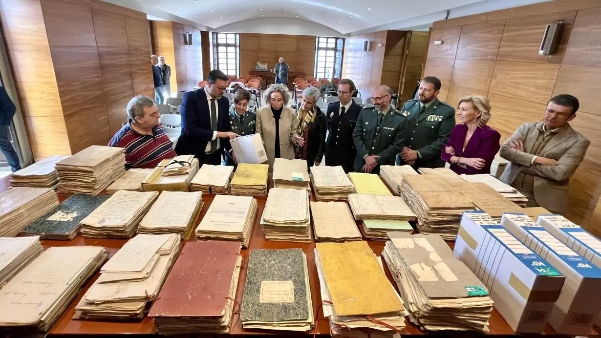 La Guardia Civil recupera cientos de documentos con cuatro siglos de historia sobre Cuenca