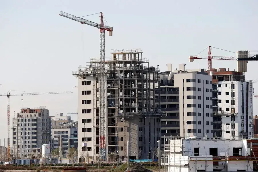Vista de varios bloques de viviendas en construcción - EFE/Chema Moya