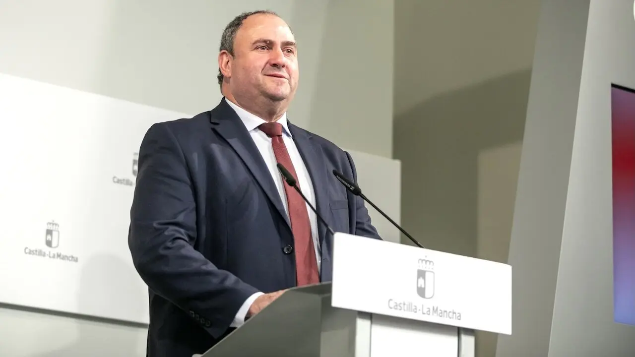 El consejero de Agricultura, Ganadería y Desarrollo Rural, Julián Martínez Lizán, ha informado en rueda de prensa de asuntos de su departamento abordados en el Consejo de Gobierno
