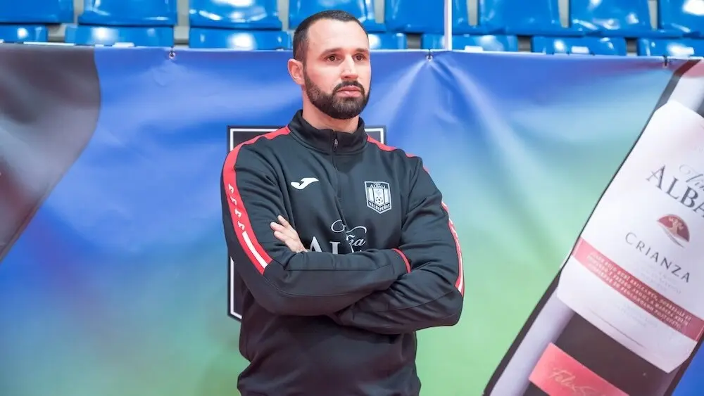 Álvaro Martínez, nuevo entrenador del Valdepeñas, tras la dimisión de Íñiguez