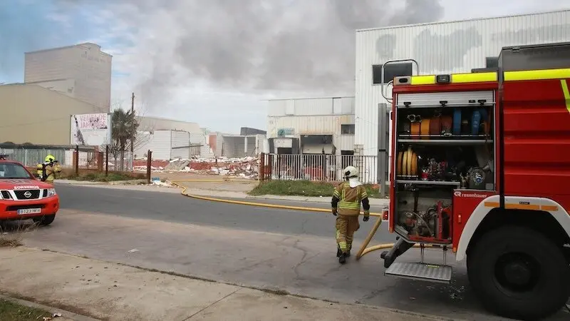 Controlado el incendio declarado en una empresa cárnica del polígono de Toledo