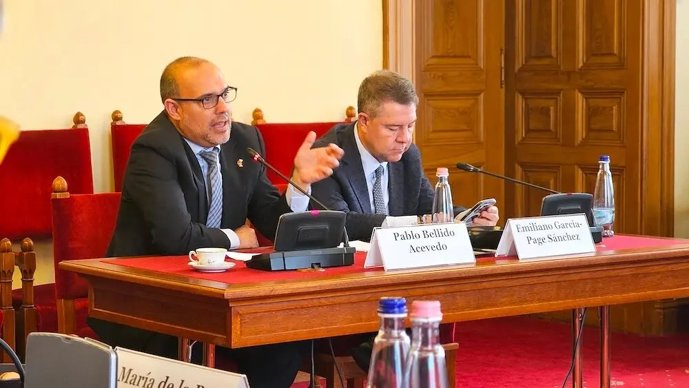 El presidente de Castilla-La Mancha, Emiliano García-Page, y el de las Cortes, Pablo Bellido, se han reunido, en Budapest, con representantes de la Comisión Parlamentaria de Bienestar Público