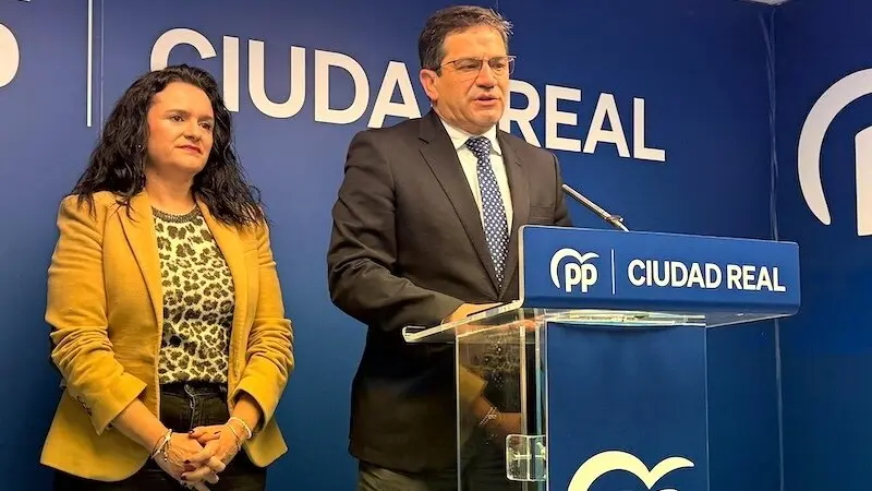 El presidente del PP de Ciudad Real, Miguel Ángel Valverde, durante la rueda de prensa que ha ofrecido en la sede de los 'populares'