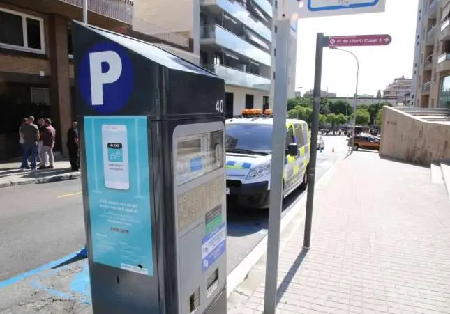 Cuidado al pagar en el parquímetro: el truco con el que te roban todo tu dinero