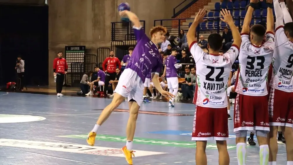 El Logroño continúa su escalada tras un cómodo triunfo sobre el Guadalajara (39-32) - Fotografía: Pablo Pérez