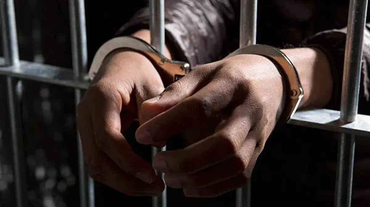 detenido, cárcel, prisión, esposas