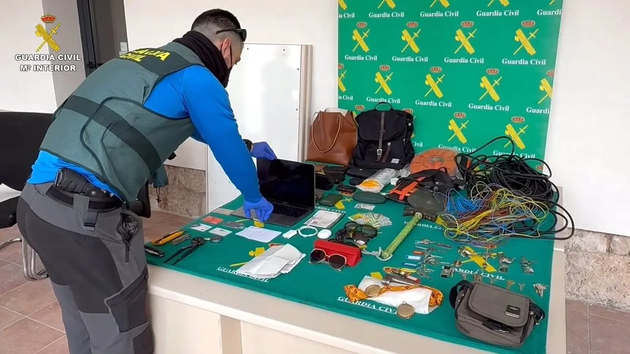 Detenidos dos hombres reincidentes en Brihuega (Guadalajara) por al menos 31 robos en la zona