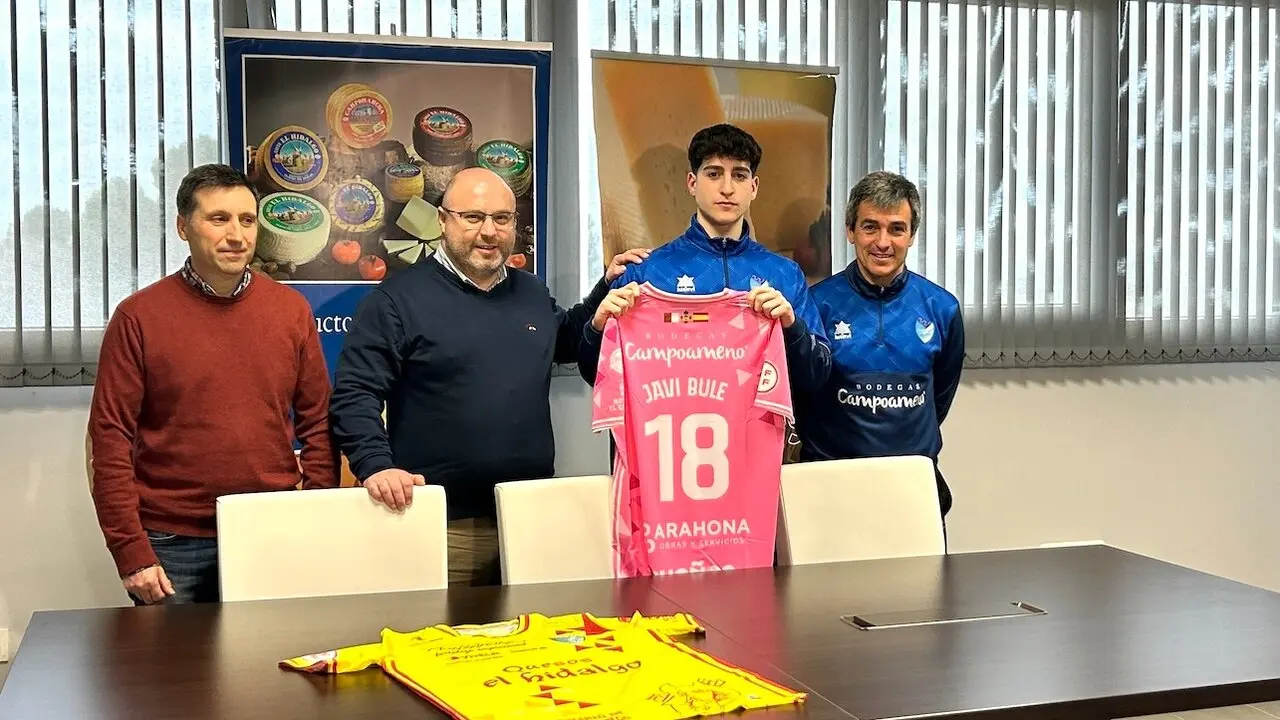 Javi Bule firma su primer contrato por cuatro temporadas con el Manzanares