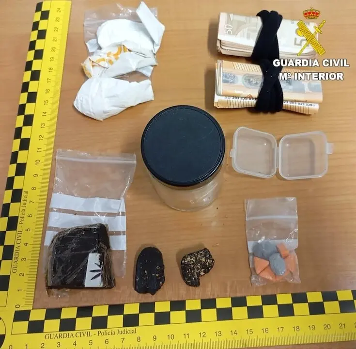 Detenido un conductor en la A-3 con casi 2.500 dosis de droga en su vehículo