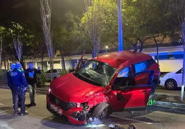 Coge el coche drogado y ebrio y provoca un accidente con varios heridos críticos