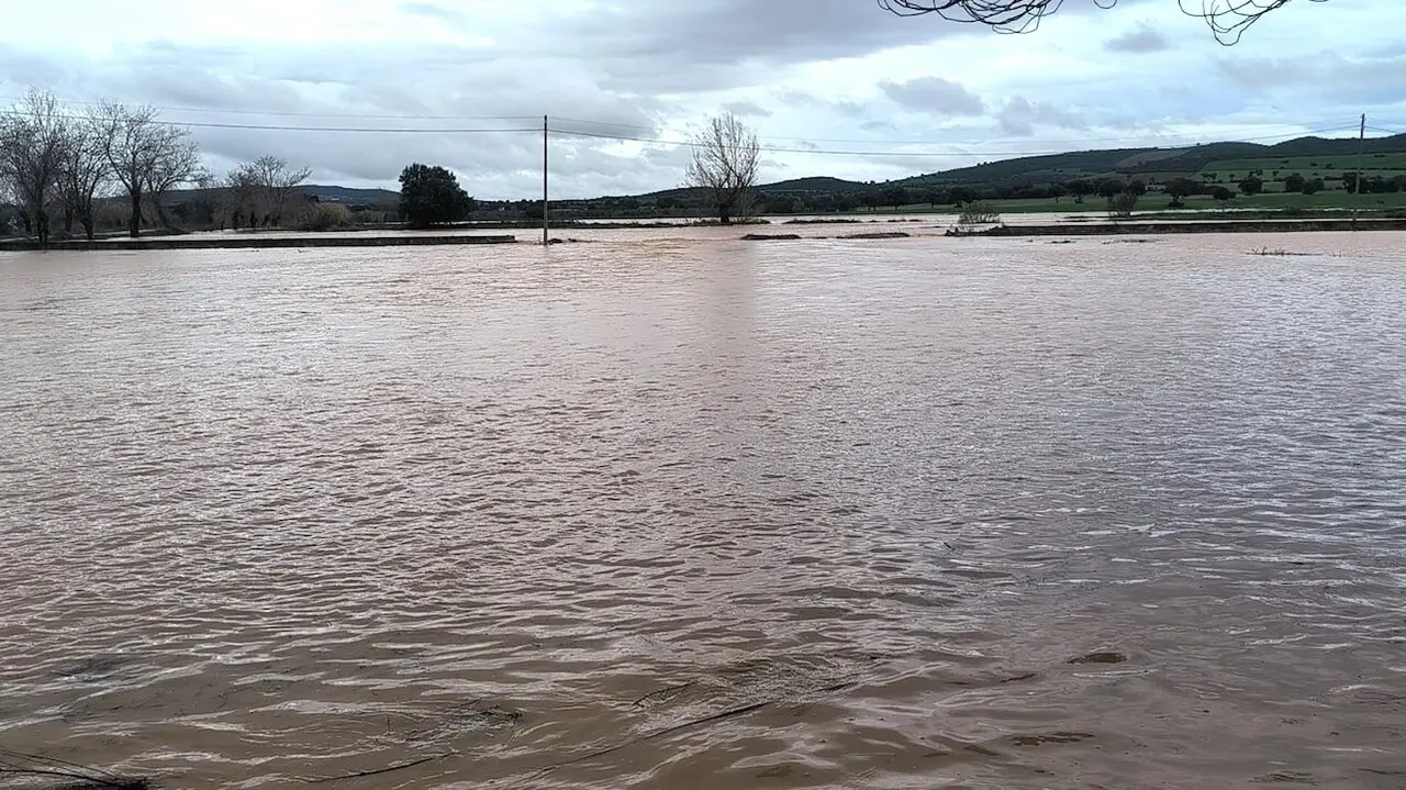 Cortada la carretera CR5226, entre Bazán y Mudela, por la crecida de una rambla