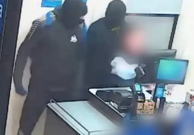VIDEO. Así vacían las cajas de los supermercados una peligrosa banda de ladrones