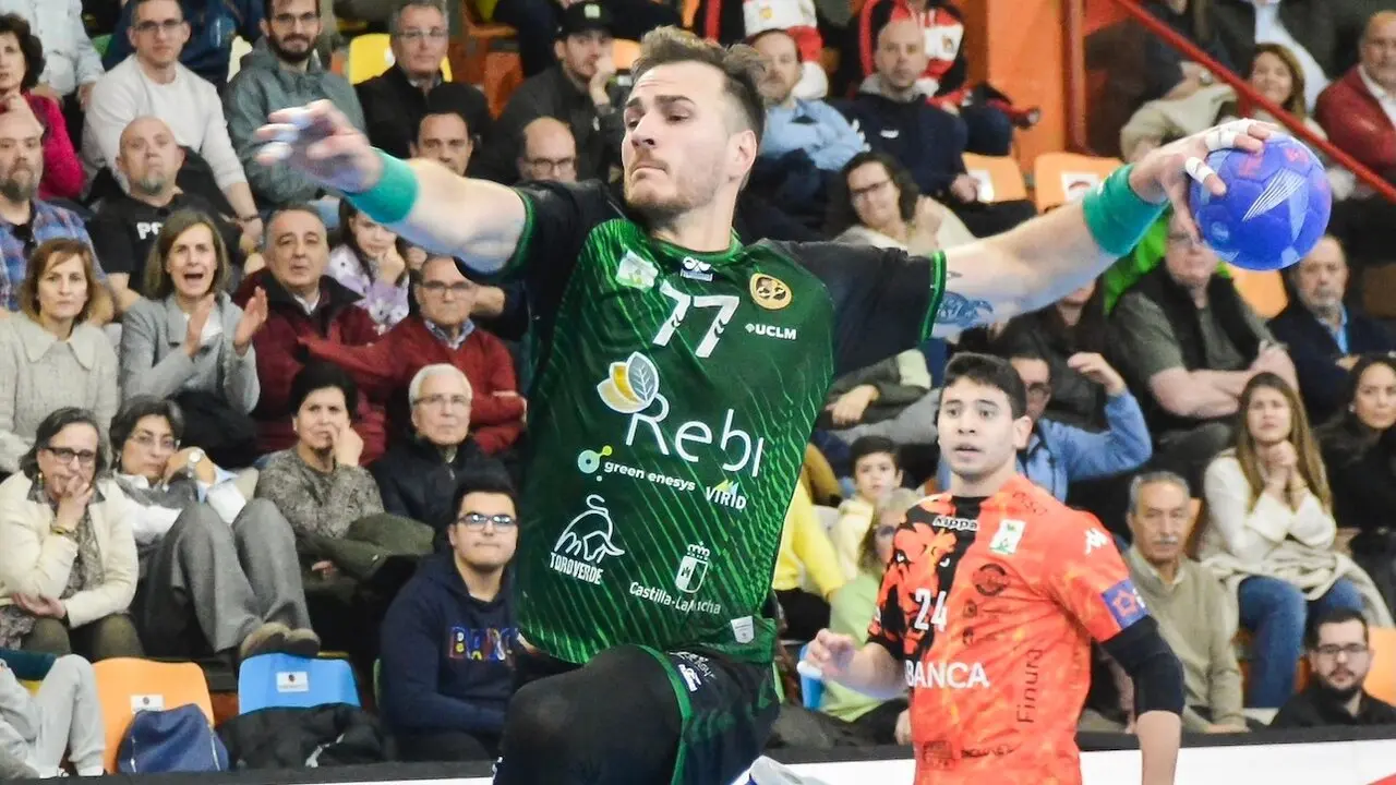 El Rebi Cuenca logra un justo empate ante el Ademar León en El Sargal (30-30) - Fotografía: J.A. Lillo