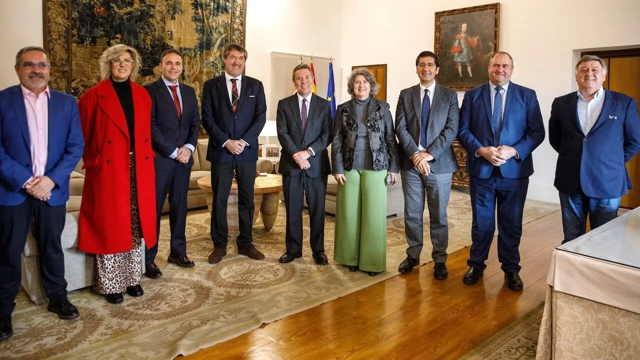 El presidente de Castilla-La Mancha, Emiliano García-Page, ha recibido en Toledo, a los miembros de la Comisión Organizadora del Congreso Nacional de Regantes