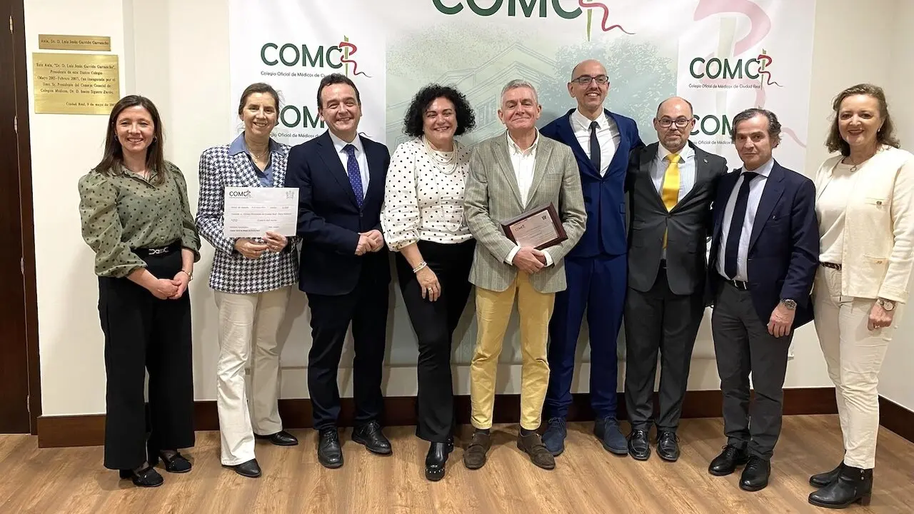 El COMCR concede el Premio al Mérito Profesional al cirujano Carlos Moreno
