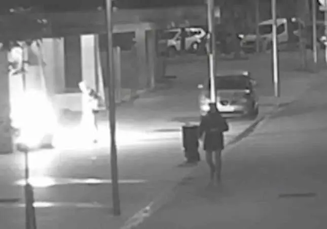 VIDEO. Se presenta ebrio en comisaría, lo echan y prende fuego al bloque de al lado