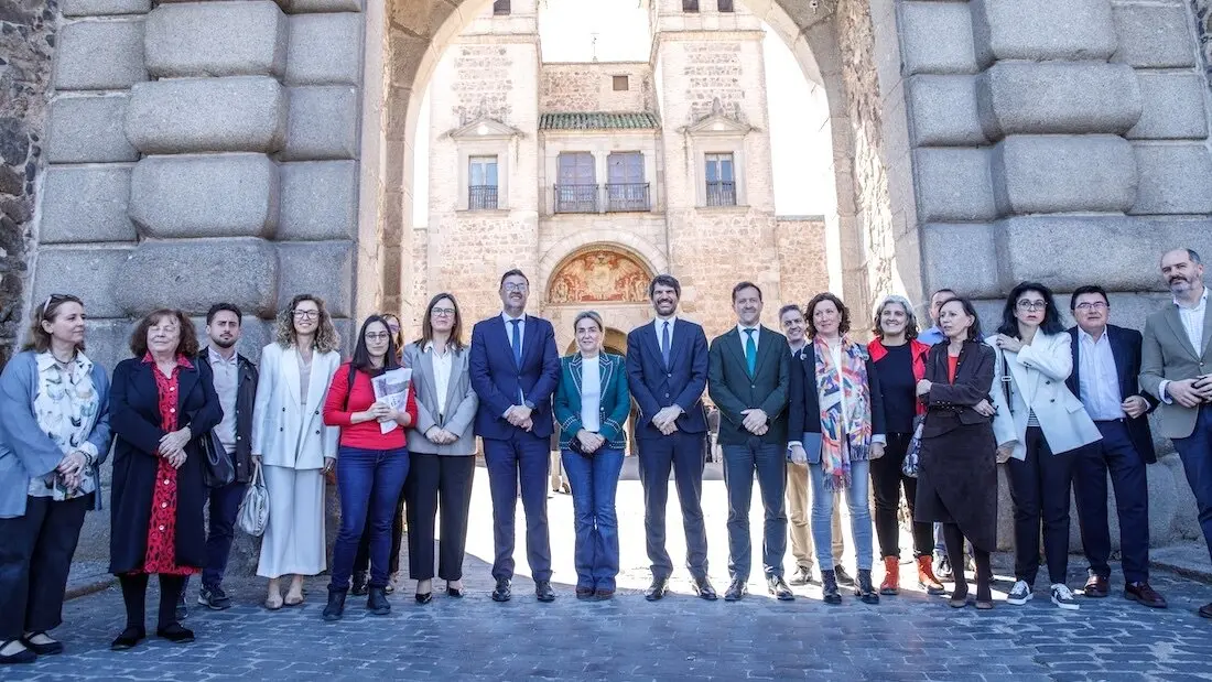 El ministro de Cultura, Ernest Urtasun, ha visitado Toledo para dar a conocer los detalles de la intervención prevista en las murallas de la ciudad