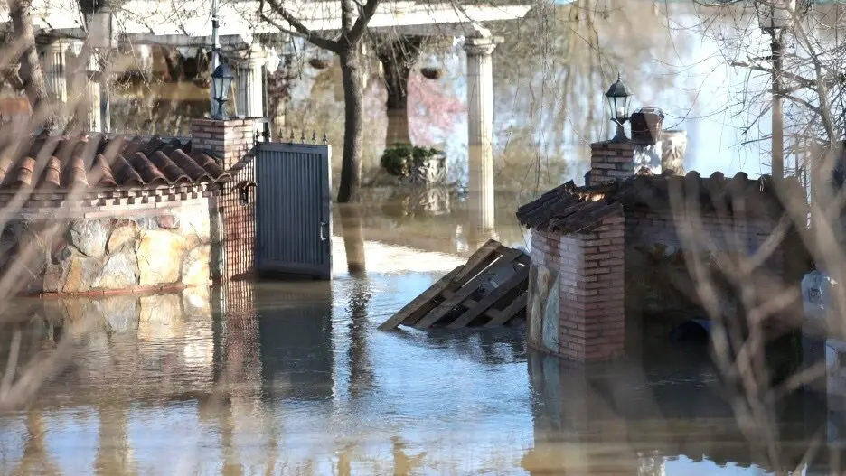 Desbordamiento del río Alberche a su paso por la localidad toledana de Escalona el pasado 23 de marzo - EP