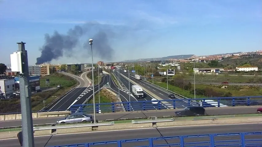 Declarado un incendio en empresa de reciclaje en el polígono de Marchamalo (Guadalajara)