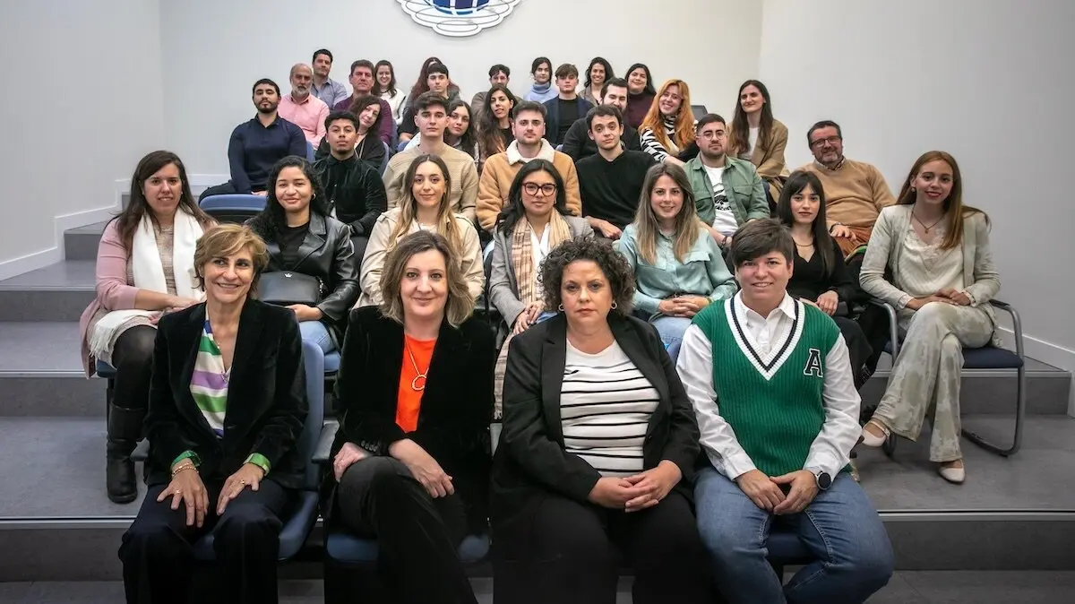 La consejera de Economía, Empresas y Empleo, Patricia Franco, visita a los alumnos y alumnas que participan en la promoción de este año del programa Becas de Internacionalización