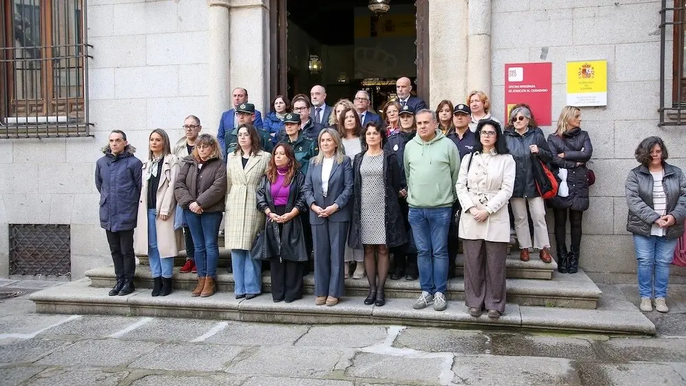 Minuto de silencio organizado por la Delegación del Gobierno en Castilla-La Mancha como muestra de repulsa por el asesinato de una menor de 5 años en la provincia de Murcia el pasado 1 de abril
