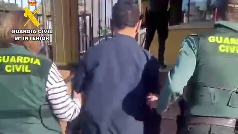 Dos detenidos por "embaucar" a una menor para que les mandara vídeos sexuales
