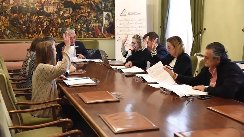 En la imagen un instante de la reunión de la Junta de Gobierno de la Diputación de Guadalajara