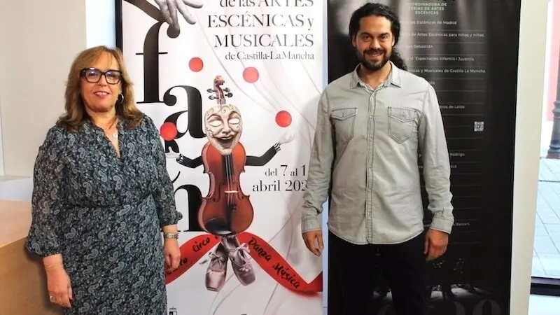La viceconsejera de Cultura y Deportes, Carmen Teresa Olmedo, ha informado de las ayudas para infraestructuras escénicas