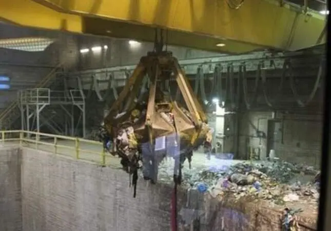 Aparece el cadáver de un hombre en una planta de reciclaje: ha llegado en un contenedor