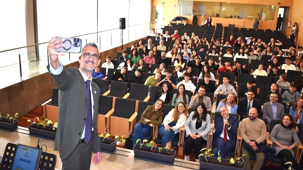El director gerente de la Agencia de Transformación Digital, Juan Ángel Morejudo, asiste a la entrega de premios de la tercera edición del concurso ‘No Me Líes’, promovido por el Gobierno regional para luchar contra los riesgos del mundo digital, la desinformación, bulos y fake news