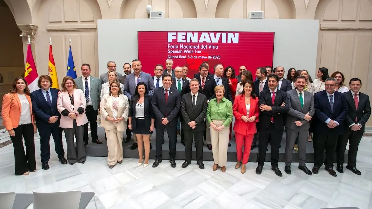 El presidente de Castilla-La Mancha, Emiliano García-Page, ha firmado en el Palacio Provincial de Ciudad Real, un protocolo de colaboración con la Diputación para el desarrollo de la Feria Nacional del Vino (Fenavin)