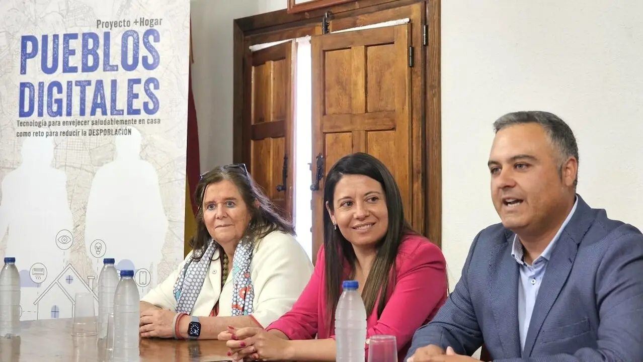 La consejera de Bienestar Social, Bárbara García Torijano, ha participado en la jornada +HOGAR, celebrada en Budia y organizada por el Observatorio de la Despoblación de Guadalajara y el proyecto ‘Pueblos Digitales’