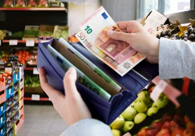 Un descuido te puede salir muy caro en el súper: te roban el dinero en minutos