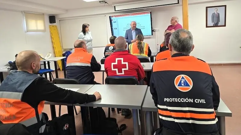 Voluntarios de Protección Civil y Cruz Roja se forman en inmovilización de pacientes