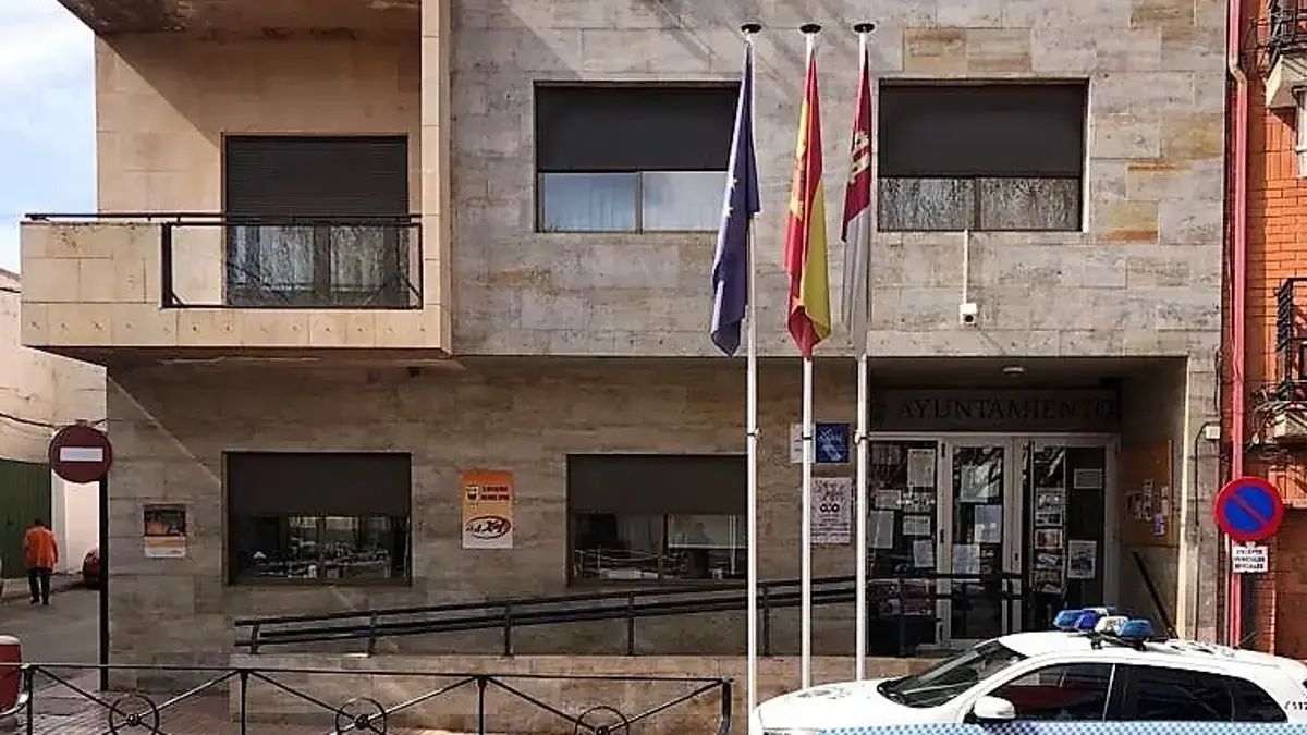 En la imagen de archivo el Ayuntamiento de Porzuna (Ciudad Real)