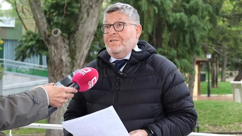 El diputado regional del PP en las Cortes de Castilla-La Mancha, Nacho Redondo, atendiendo a los medios este domingo en Guadalajara